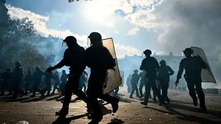 Lors des manifestations et émeutes du 17 octobre, les forces de l'ordre ont été "complètement débordées" par un niveau de violences "rarement vécu", souligne le syndicat Unsa-Police