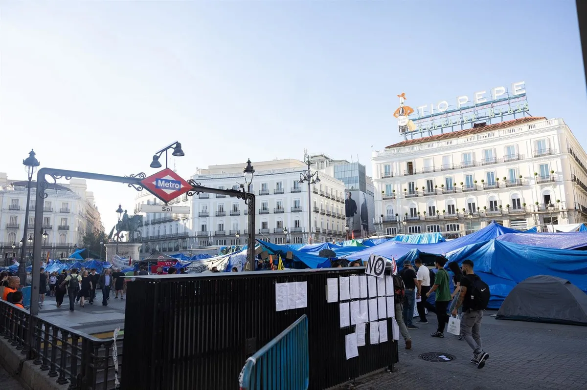 Óscar Puente acusa a Ayuso de "joder" a los usuarios de Metro al cerrar la estación de Sol: "Es miserable y malvada"