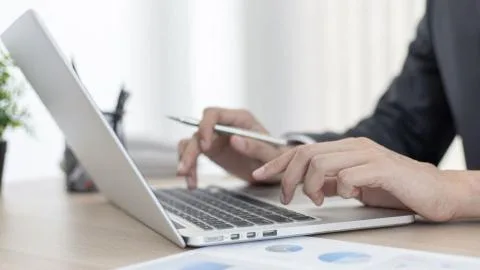 Las horas extra impagadas siguen saliendo baratas: 15 millones en multas frente a un fraude de más de 3.300 millones