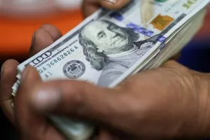 Dólar hoje opera perto da estabilidade antes de leilões do BC
