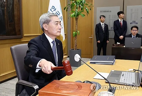 한은 총재 "환율 아직 높아…원화 좀 더 강해져야 바람직"