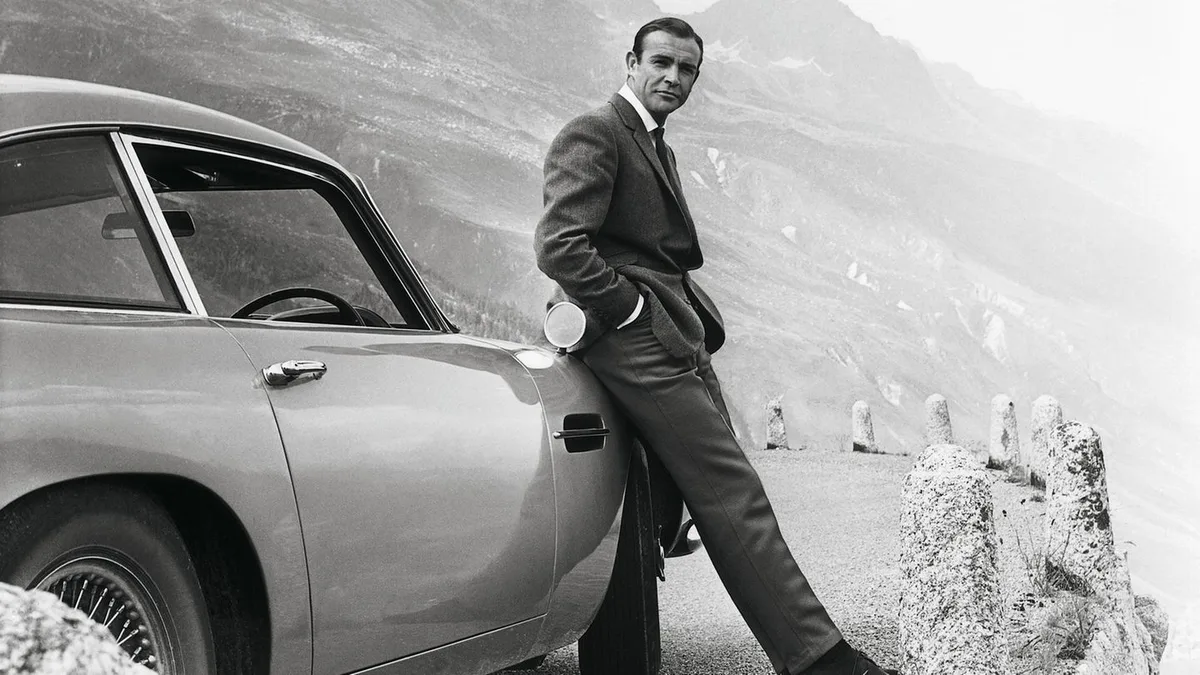 Filmgeschichte: Nie gab es mehr James Bond – gigantischer Bildband feiert 007
