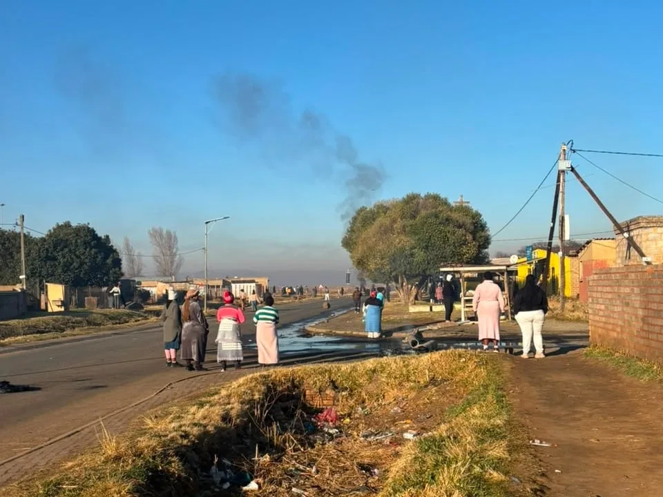 Tsakane residents protest over days without electricity