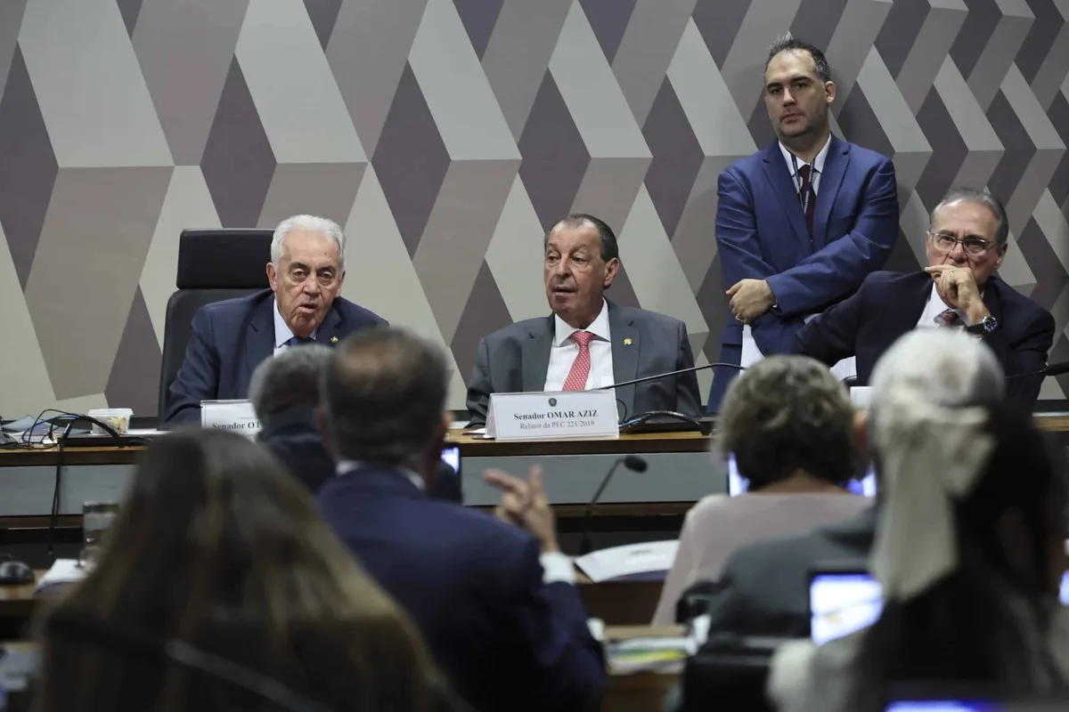 Senado aprova fim da escala 6×1 na CCJ; texto segue para votação no plenário