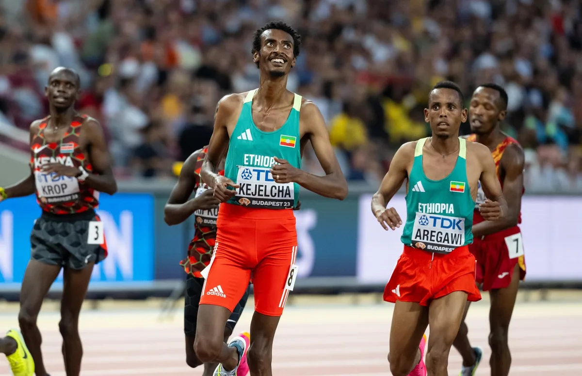 El etíope Yomif Kejelcha recupera el récord del mundo de medio maratón