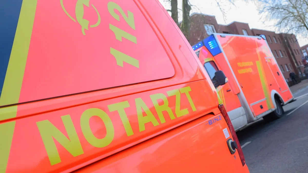 Autobahnkreuz Breitscheid: Schwerverletzte nach Unfall auf A52 – Fahrer in Lebensgefahr