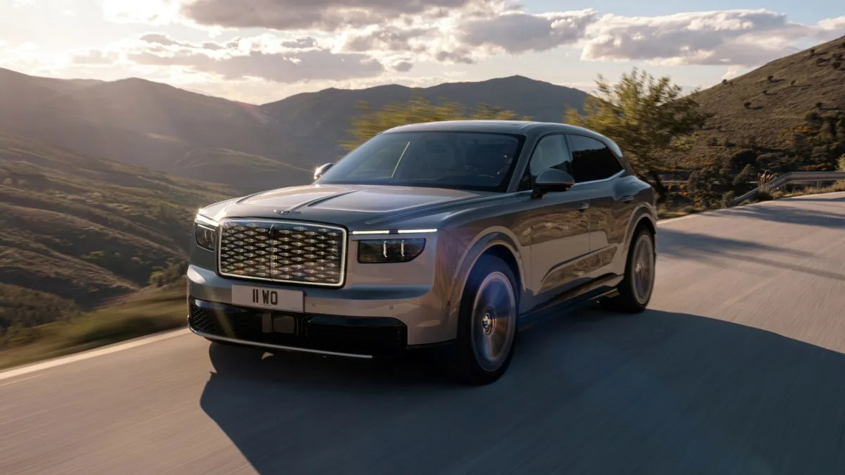 Bentley dévoile le Torcal, son premier SUV électrique de 888 ch dérivé du Porsche Cayenne