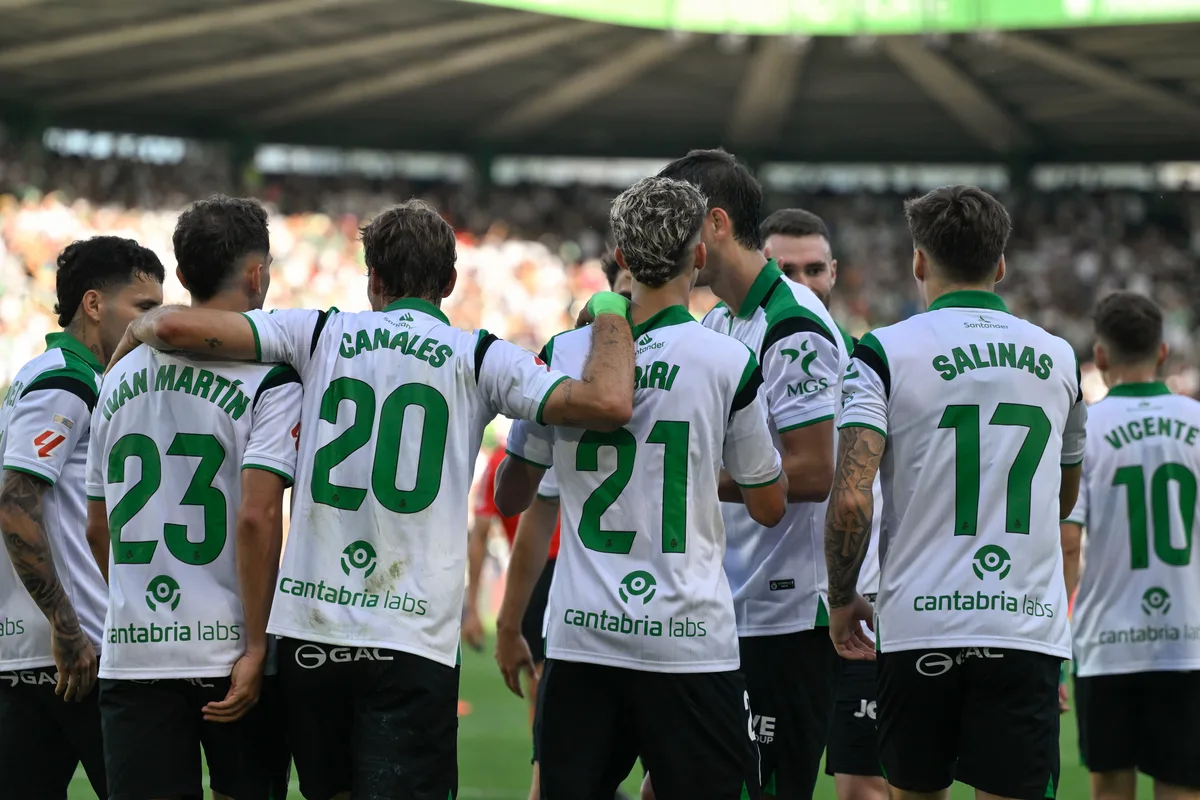 Racing - Elche, hoy en directo: última hora de LaLiga EA Sports en vivo