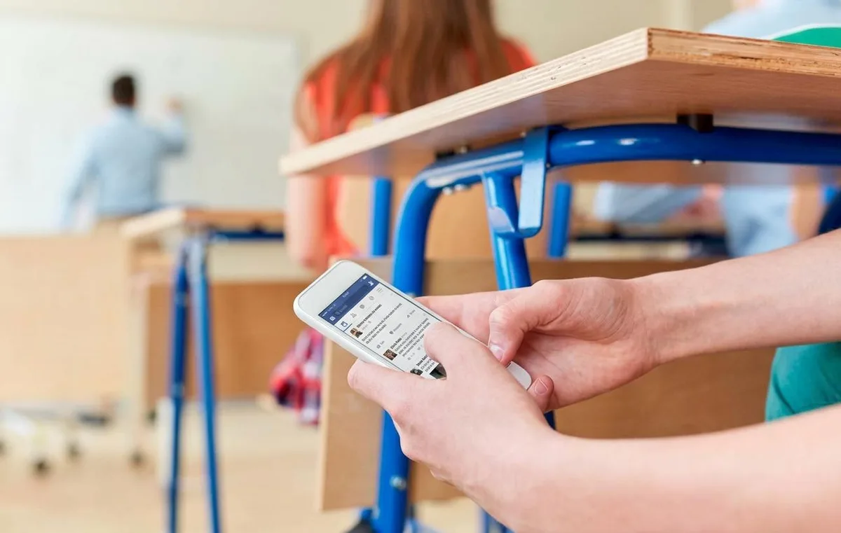 Ante regulación federal, UAdeC y CBTis fomentarán uso responsable del celular en aulas