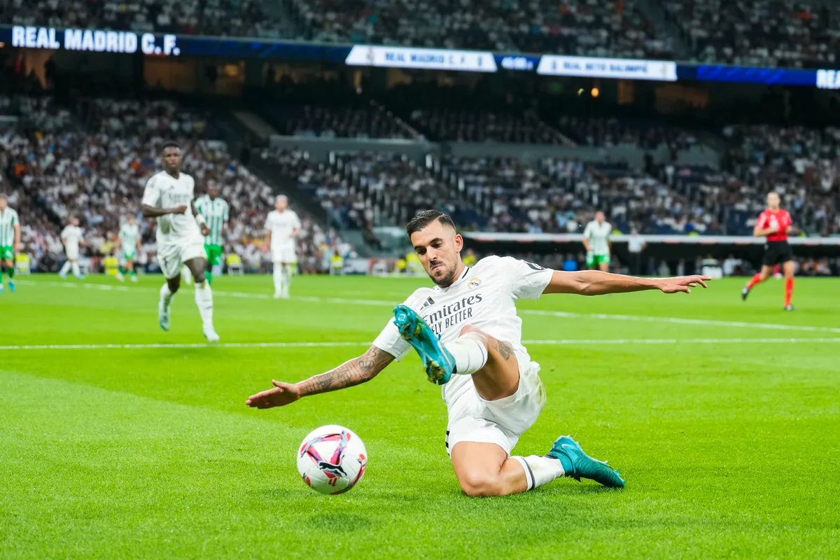 Un cierre de mercado al rojo vivo: Ceballos vuelve al Betis, el Depor 'pesca' en el Barça y el Atlético y el City paga 150 millones por Enzo Fernández