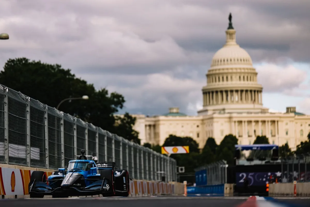 Кирквуд выиграл гонку IndyCar в Вашингтоне. Шумахер в топ-15, Палоу разбил машину
