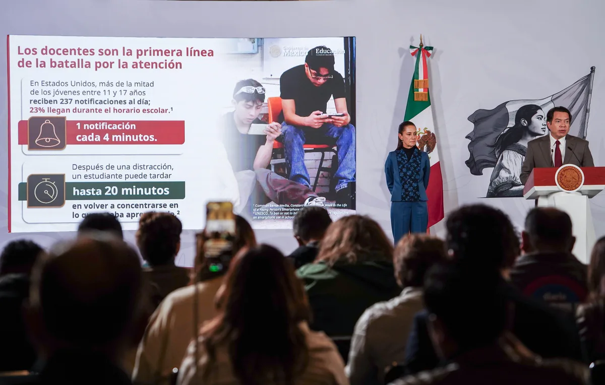 Consultarán a maestros uso de celulares en escuelas de México