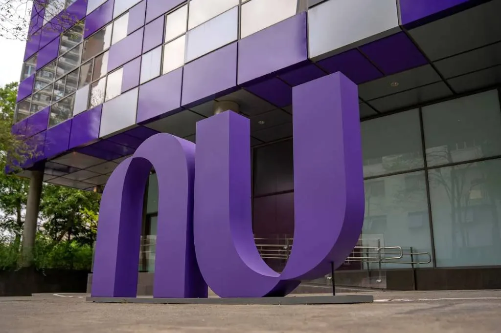 Nubank dribla calotes, dá mais empréstimos e ações sobem mais de 10%