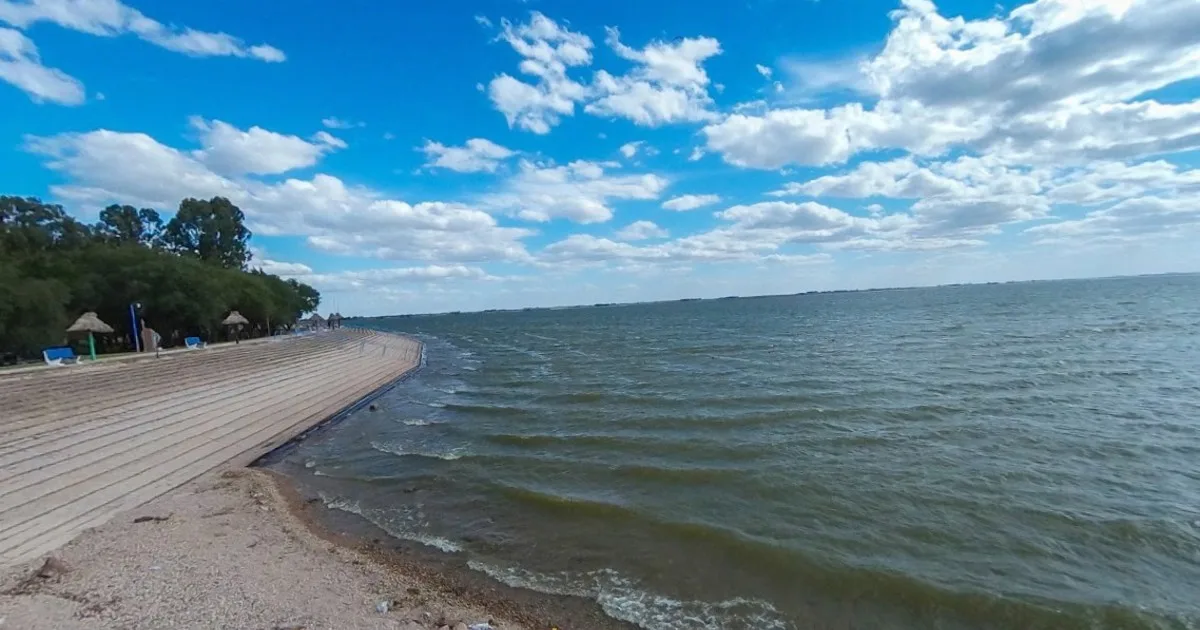 Volcó una lancha en Laguna del Monte: tres pescadores murieron y buscan otros dos desaparecidos