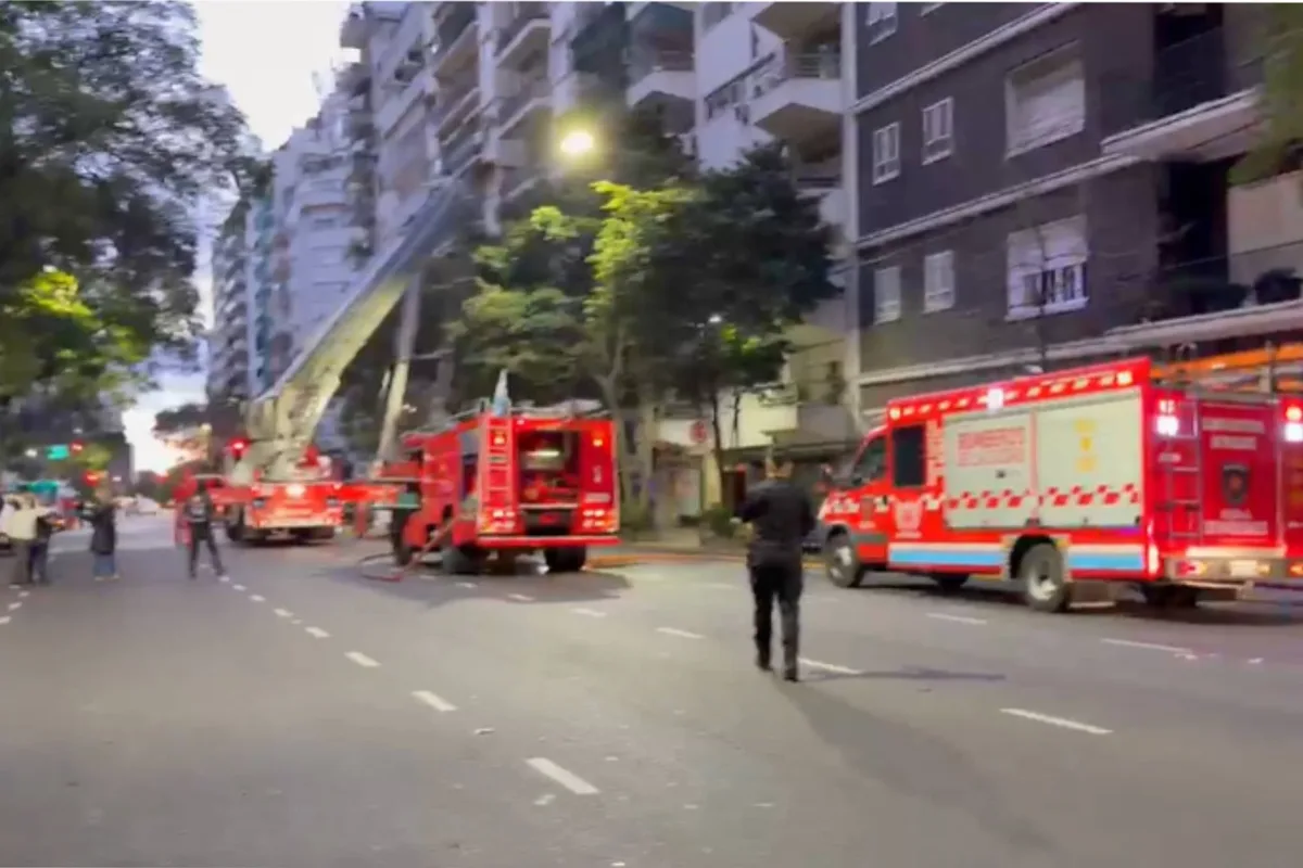 Incendio en Recoleta: muchos vecinos temen volver al edificio, aún sin gas ni luz