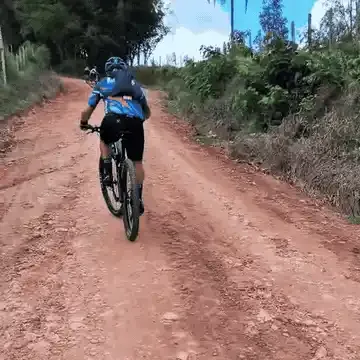 Após filho vencer infecção grave, pai pedala 320 km para pagar promessa