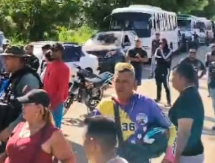 Vecinos de Guasipati trancan la Troncal 10 por fallas eléctricas
