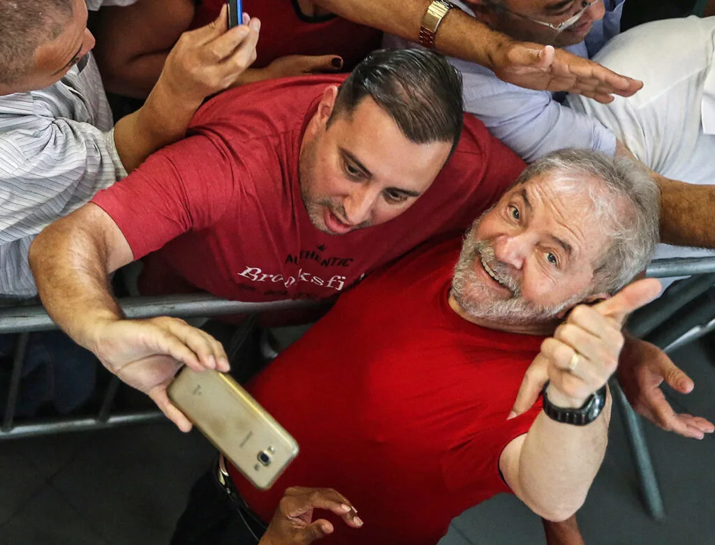 Brasil: Lula da Silva baixa preço dos combustíveis antes da segunda volta das eleições