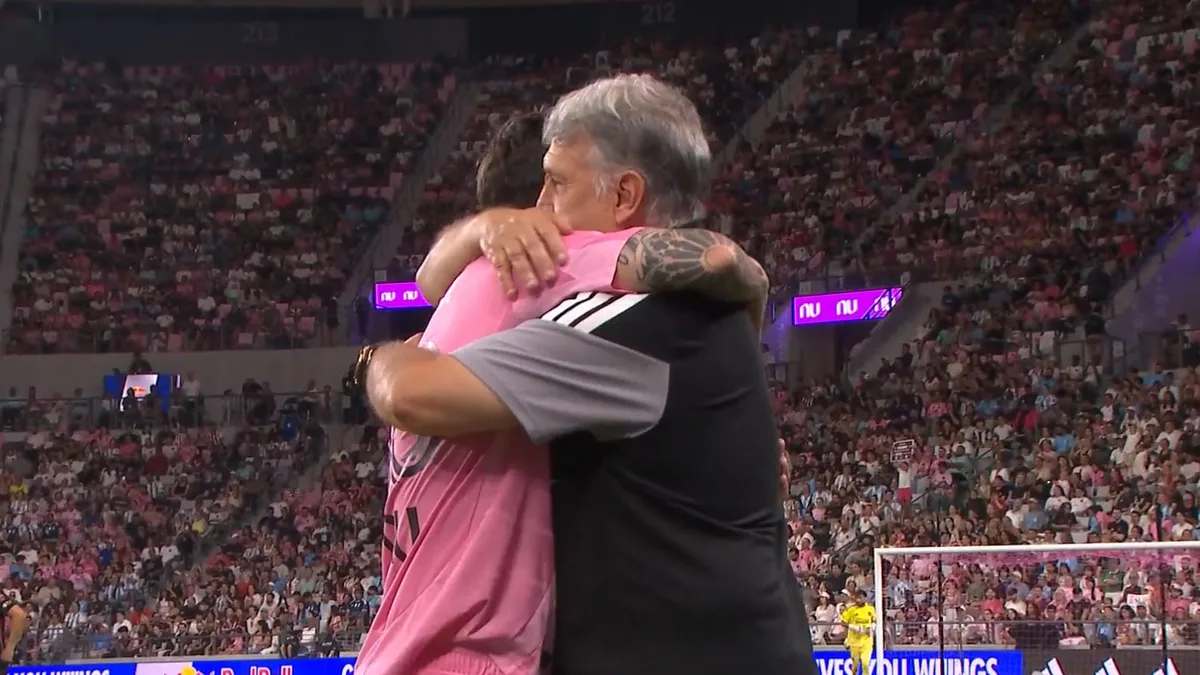 El detrás de escena del abrazo entre Messi y Martino: la profunda reflexión del Tata sobre el retiro de Leo de la Selección