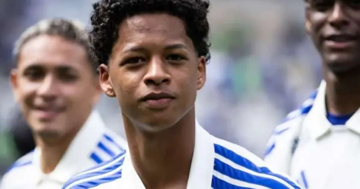 Zé Lucas rouba a cena durante Cruzeiro x Flamengo no Mineirão pela Libertadores
