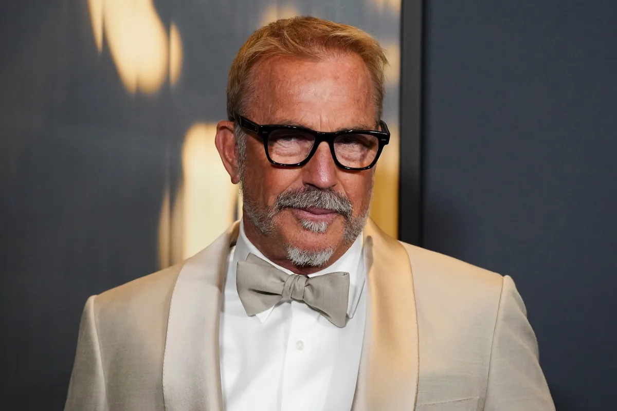 Kevin Costner, ¿enamorado? Quién es Jennifer Milburn, su “misteriosa” acompañante 31 años menor que él