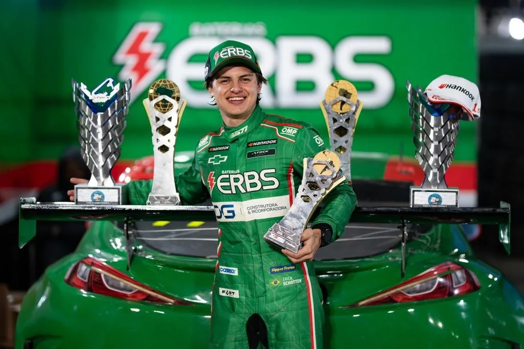 Brasileiro testa protótipo da Le Mans Cup ao lado do filho de Felipe Massa em Barcelona