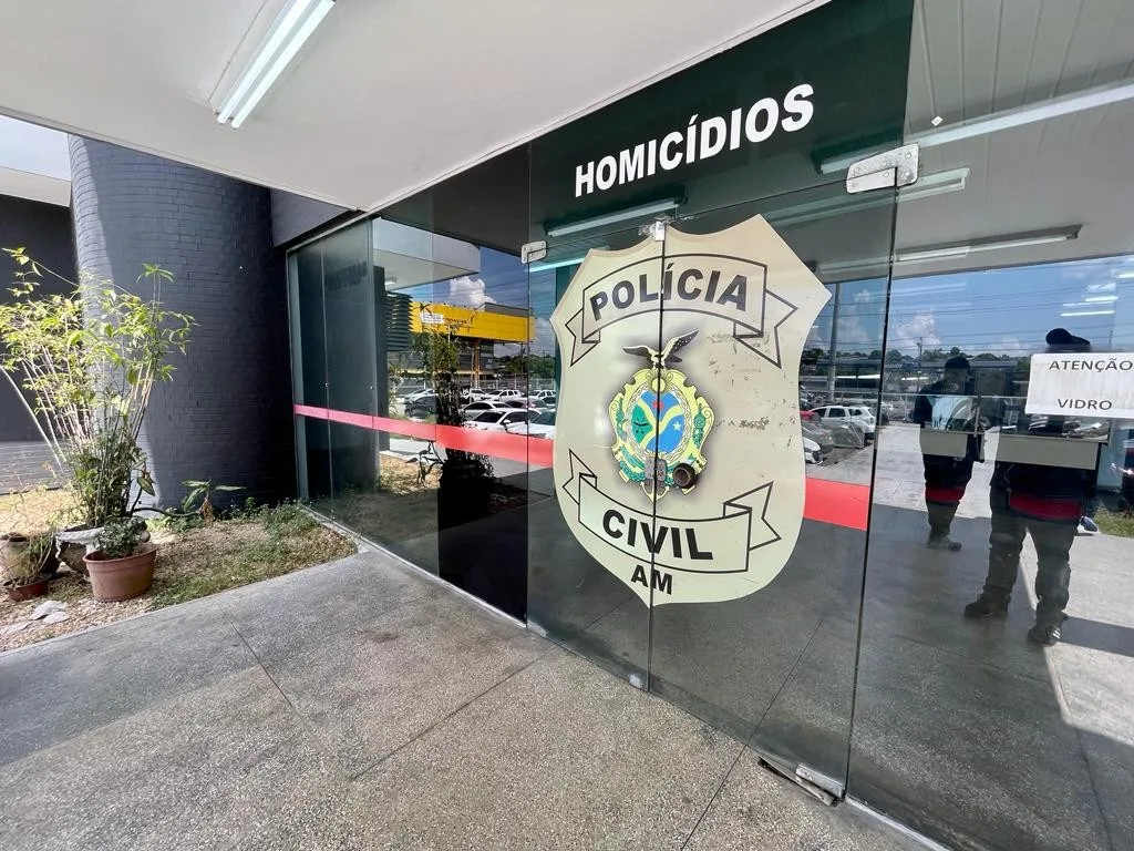 Duas pessoas são presas e uma mulher está foragida por suspeita de envolvimento no sequestro de bebê em Manaus