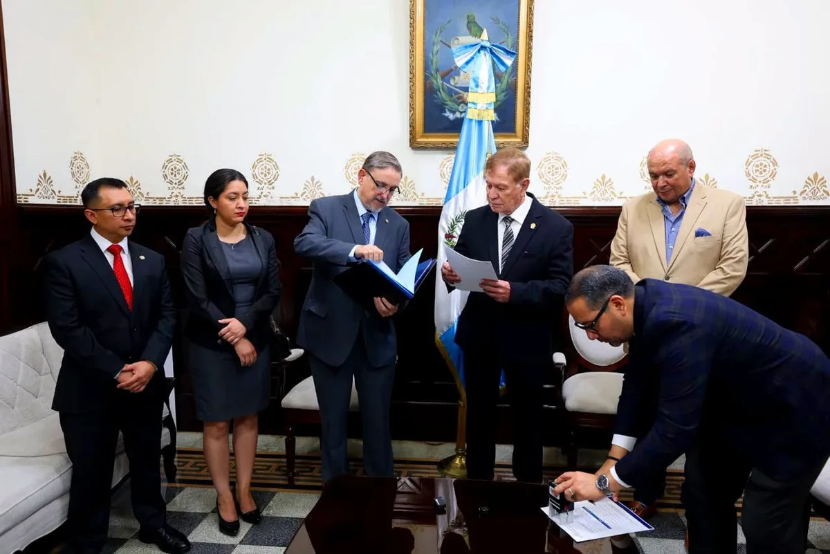 El Congreso de Guatemala recibe la nómina de seis aspirantes a contralor general para el período 2026-2030