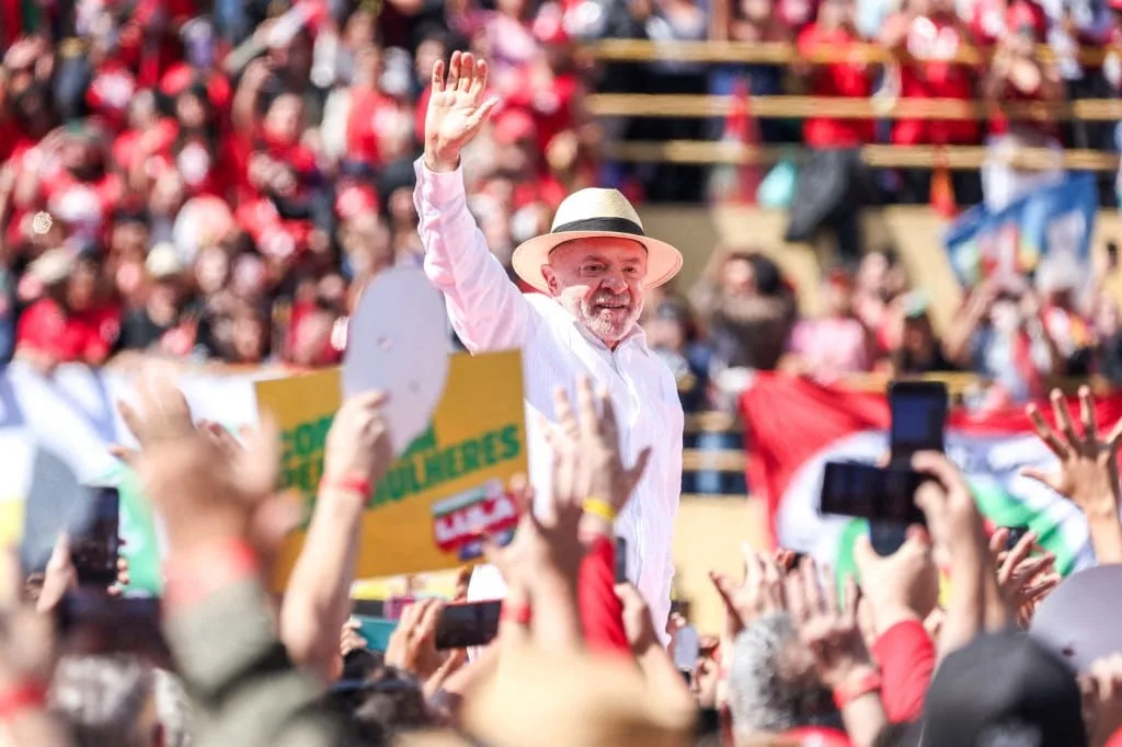 Lula anuncia Ministério da Segurança e promete “libertar favelas de quadrilhas”