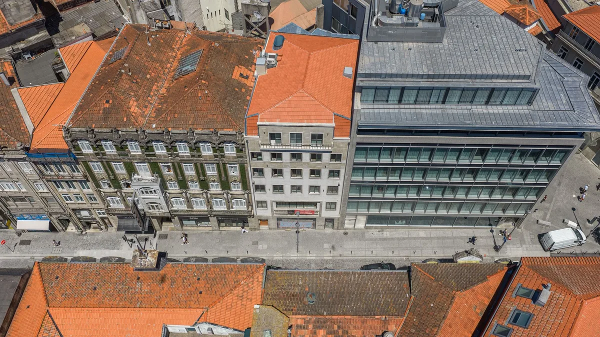 Israelitas convertem antigo banco em edifício residencial de luxo
