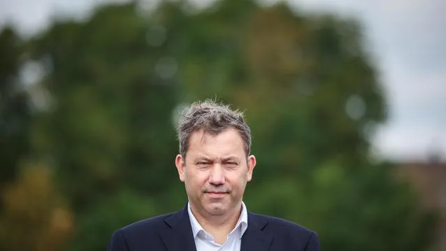 Spritpreise: Lars Klingbeil offen für Senkung der Mehrwertsteuer auf Sprit