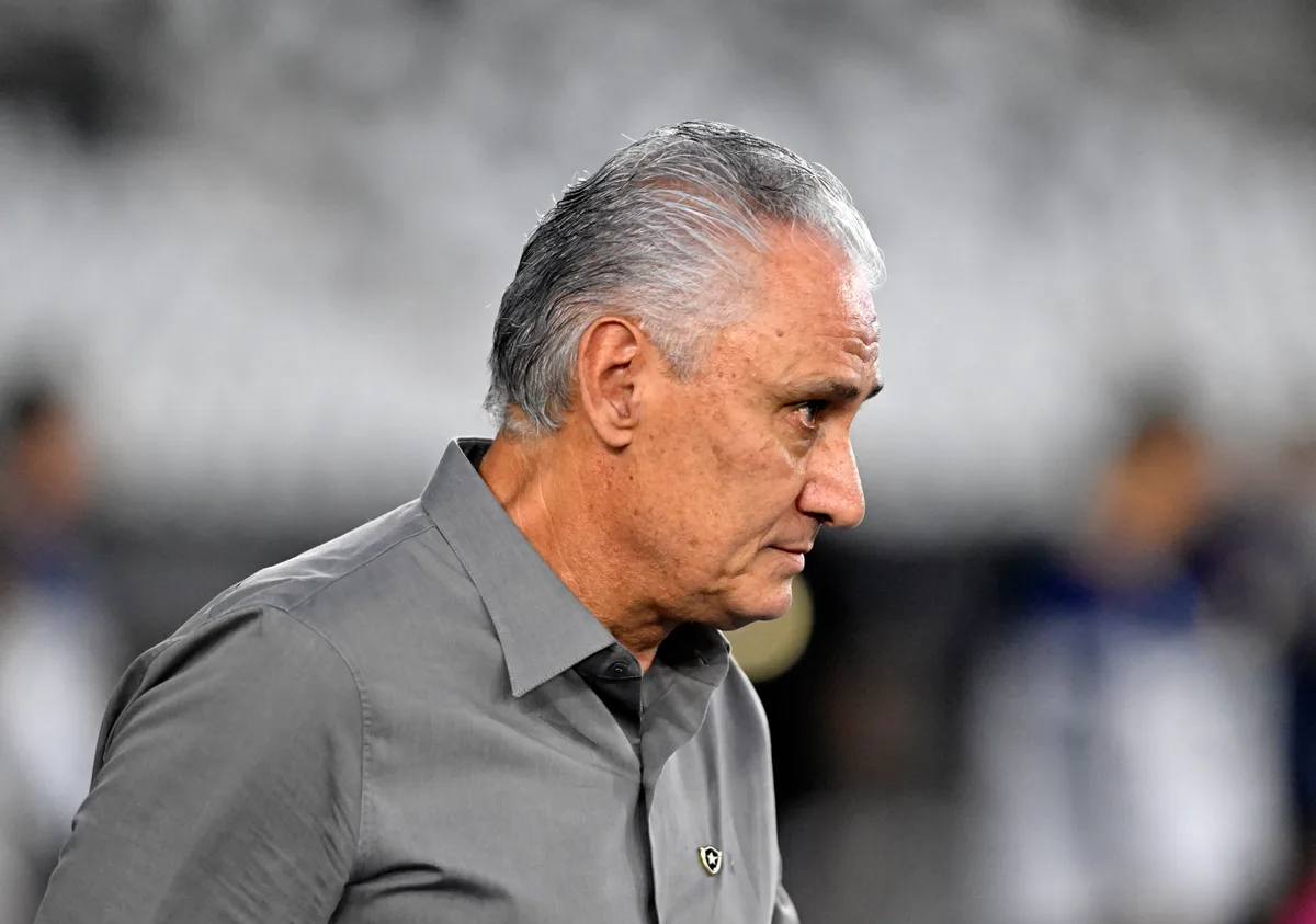 Tite define Botafogo como "dominante" contra Chapecoense e comenta condição de Ziyech