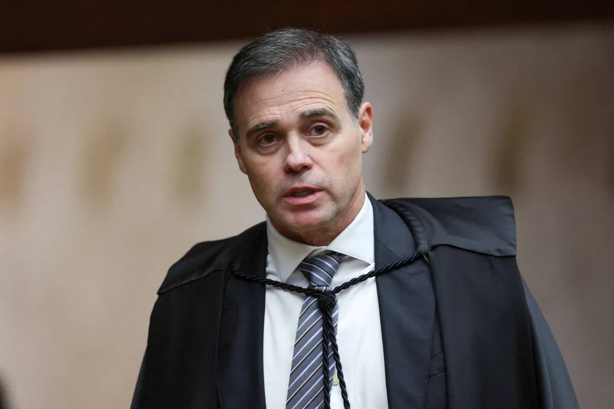 Mendonça tratou com Castro sobre prisão de Cabral; ministro diz que atuou apenas com base nos autos