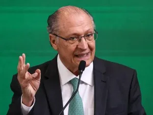 Alckmin defende expansão para melhorar PIB e que BC deveria acelerar corte de juros