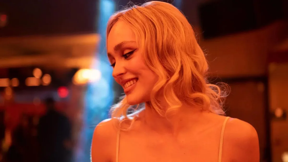 Lily-Rose Depp estrelará filme sobre Mansão Playboy dirigido pela filha de Jack Nicholson