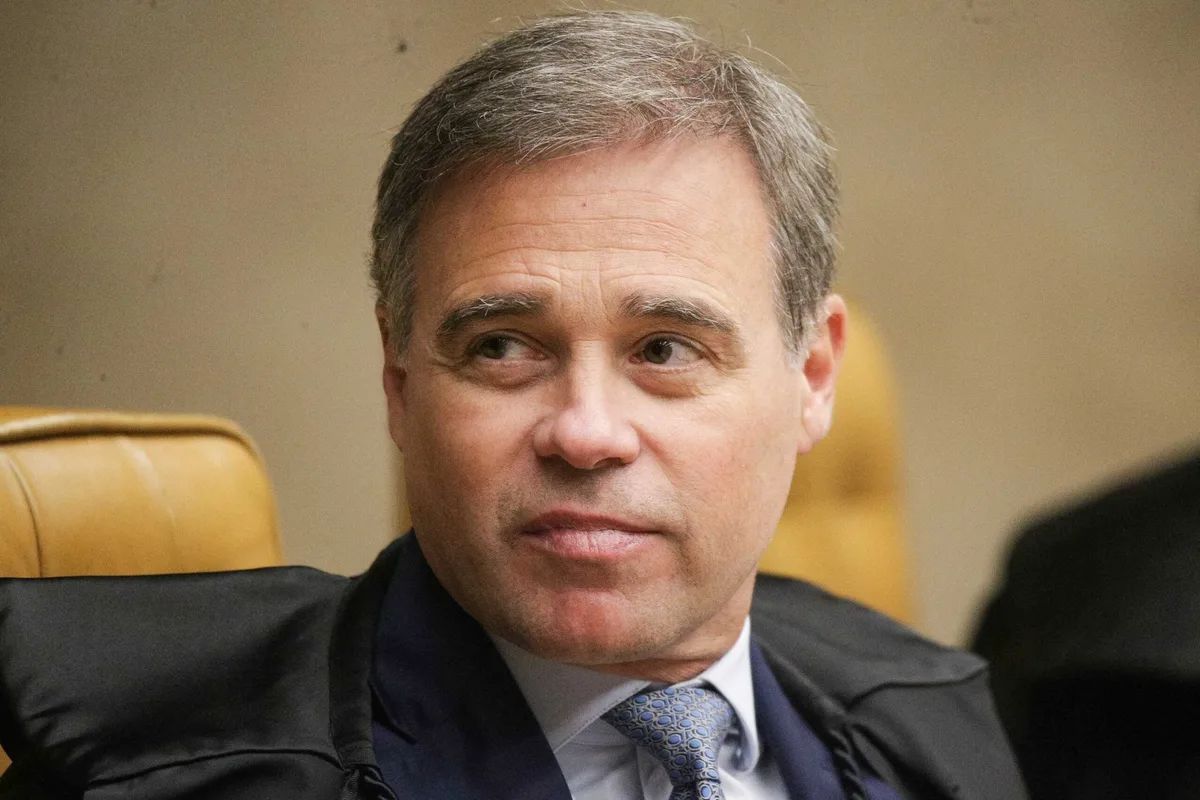 Mendonça manda PF investigar vazamento no caso Lulinha