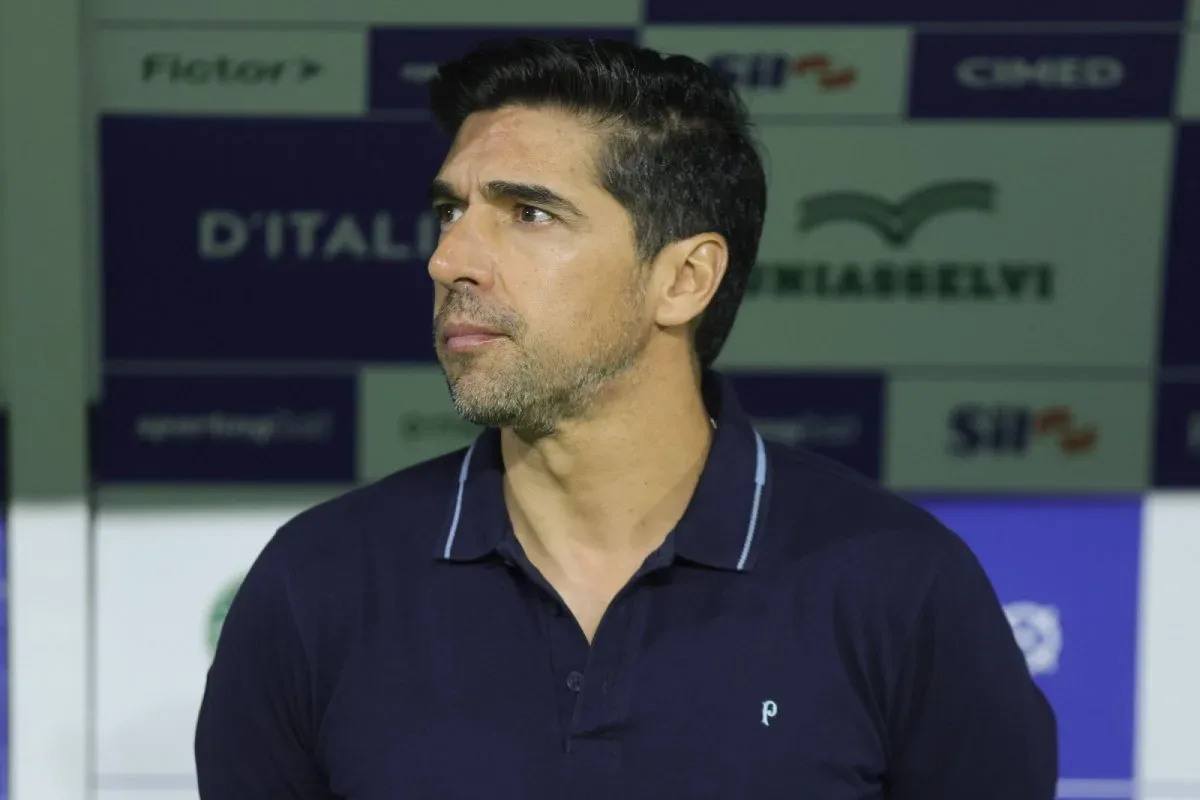 Abel Ferreira dispara contra pressão no futebol após classificação do Palmeiras