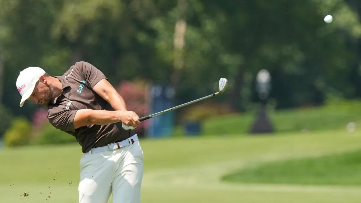 Scott eyes Tour Championship as Clark skips clear again