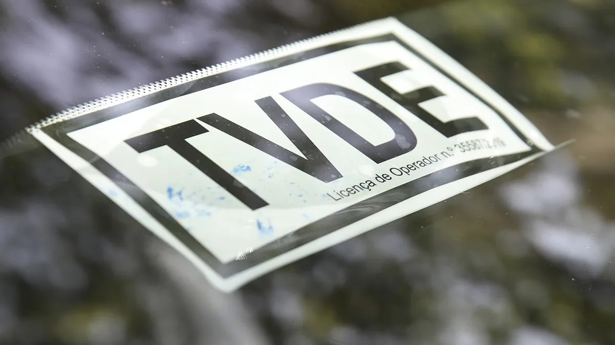 Motorista TVDE detido por tentativa de homicídio após atropelar dois clientes