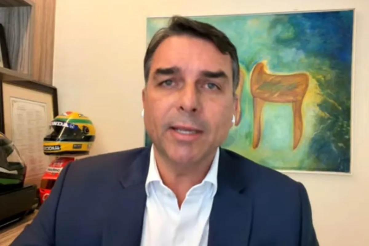 Defesa de Flávio pede que PF investigue fraude em sistema do TSE