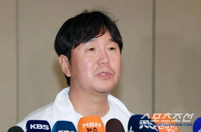 드디어 한화 감독 오피셜 떴다! 류지현 대표팀 감독 3년 총액 20억원 계약…'한화 최초 직원 단장 사례 나왔다' 석장현 경영지원실장 내정 [공식발표]