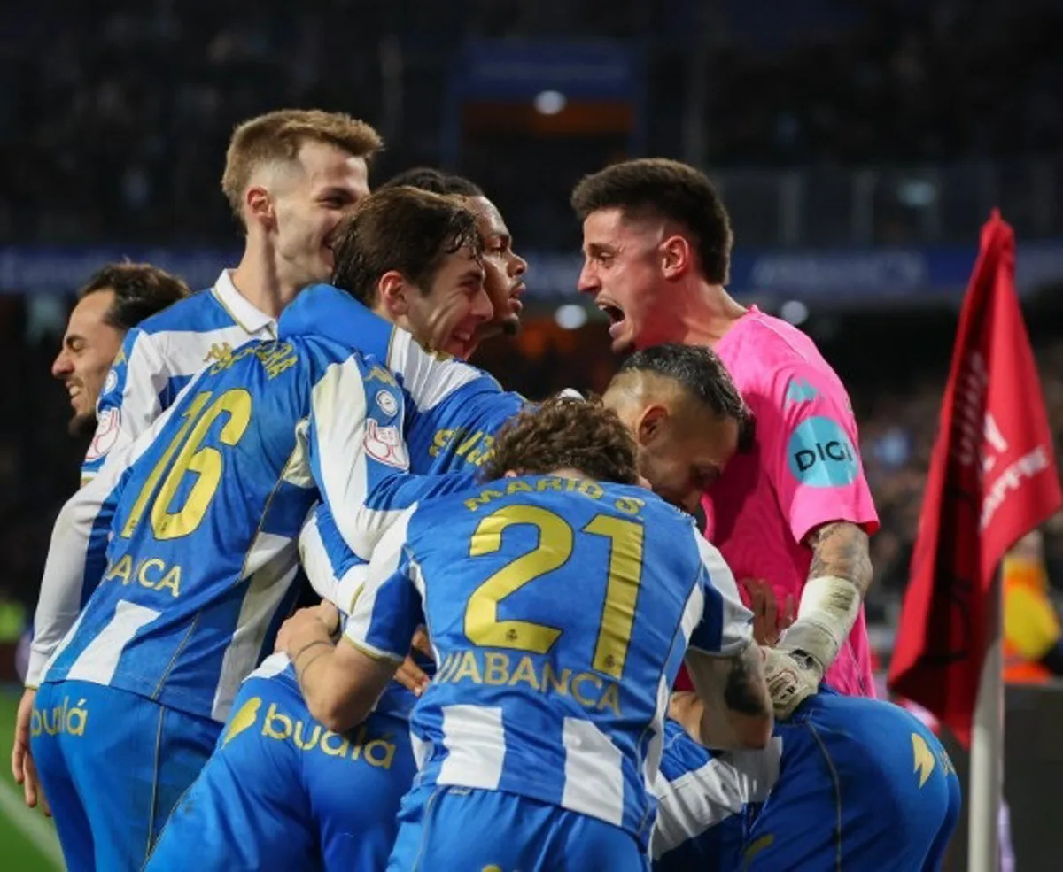 El precio de volver a lo más alto: el Deportivo y el Racing rompen las reglas y elevan su apuesta para asentarse en Primera División