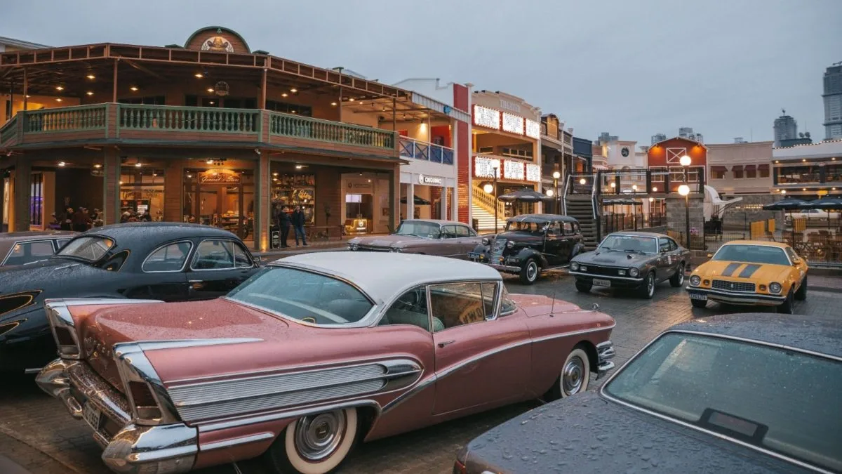 Capela de Las Vegas, carros clássicos e clima retrô: conheça novo espaço estilo ‘norte-americano’ em Balneário Camboriú