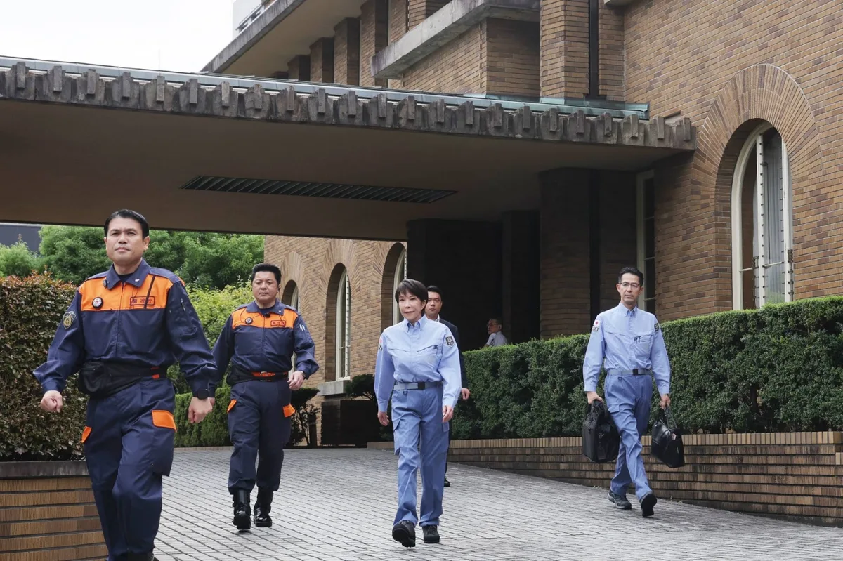 Takaichi participates in simulated earthquake drill on Disaster Prevention Day