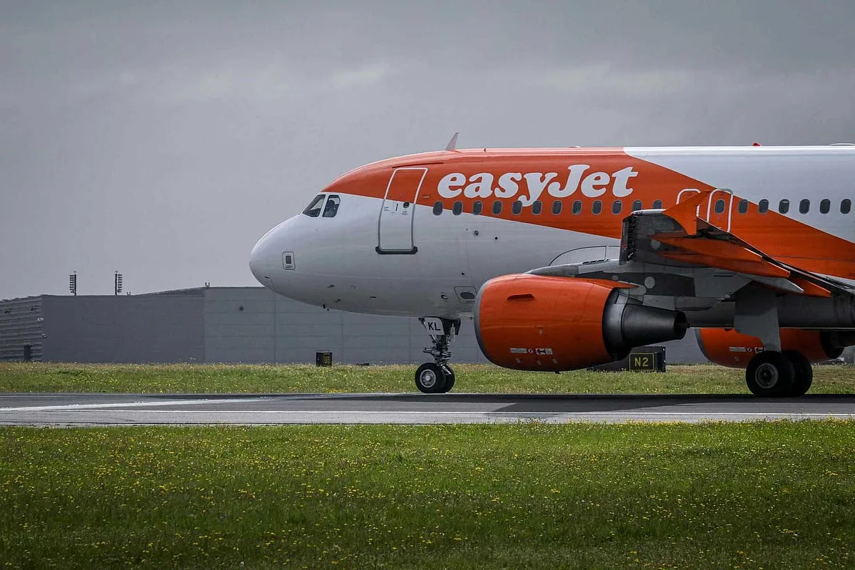 Tripulantes da easyJet reúnem-se em assembleia de emergência e sindicato não exclui greve