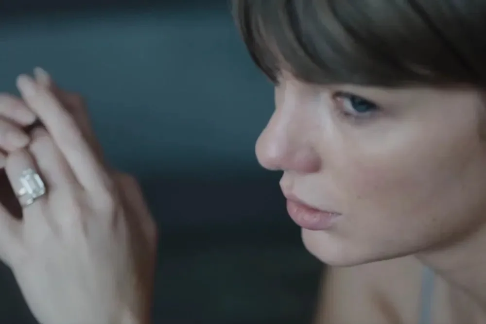 Taylor Swift anuncia clipe de “Patient Zero” com Dakota Johnson e Colin Farrell