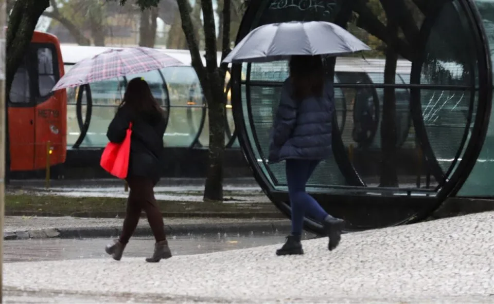 De -3,5°C a 36,7°C: inverno no Paraná termina com chuva acima da média, temperaturas recordes e série de tornados