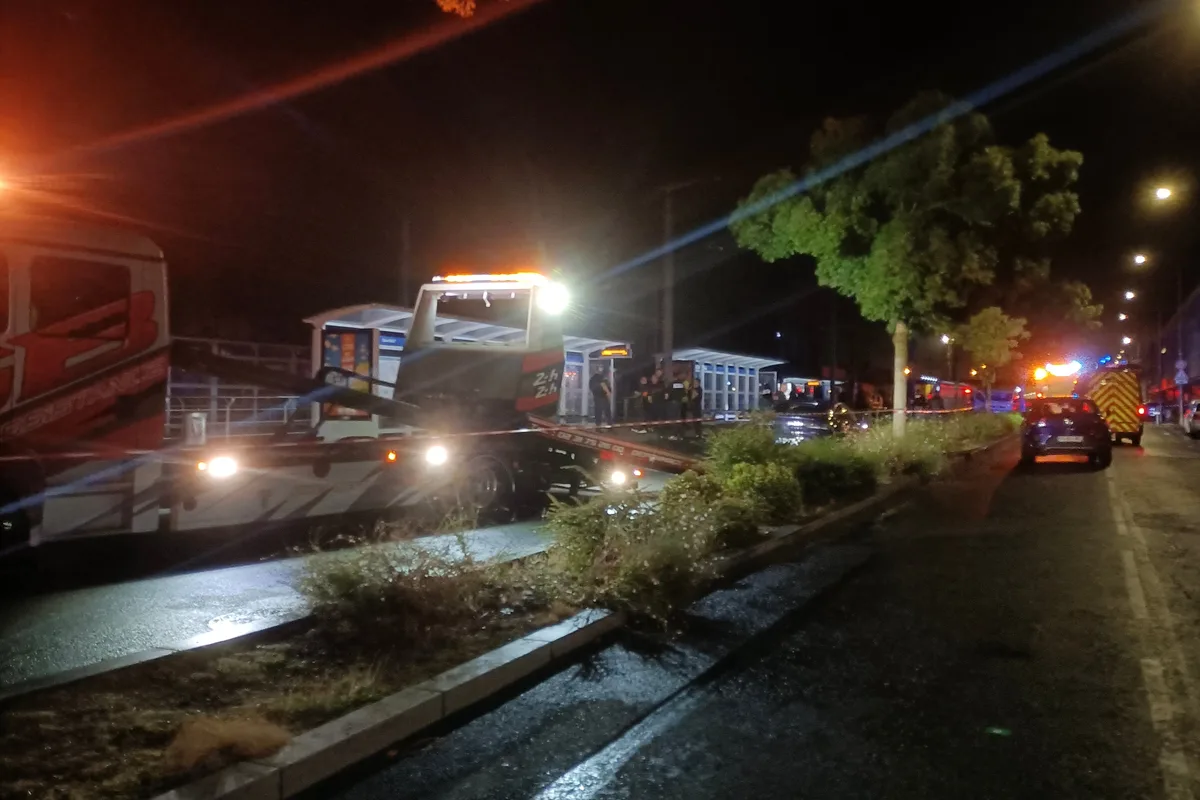 Un hombre embistió deliberadamente con su auto a un grupo de personas en Francia: un muerto y 10 heridos