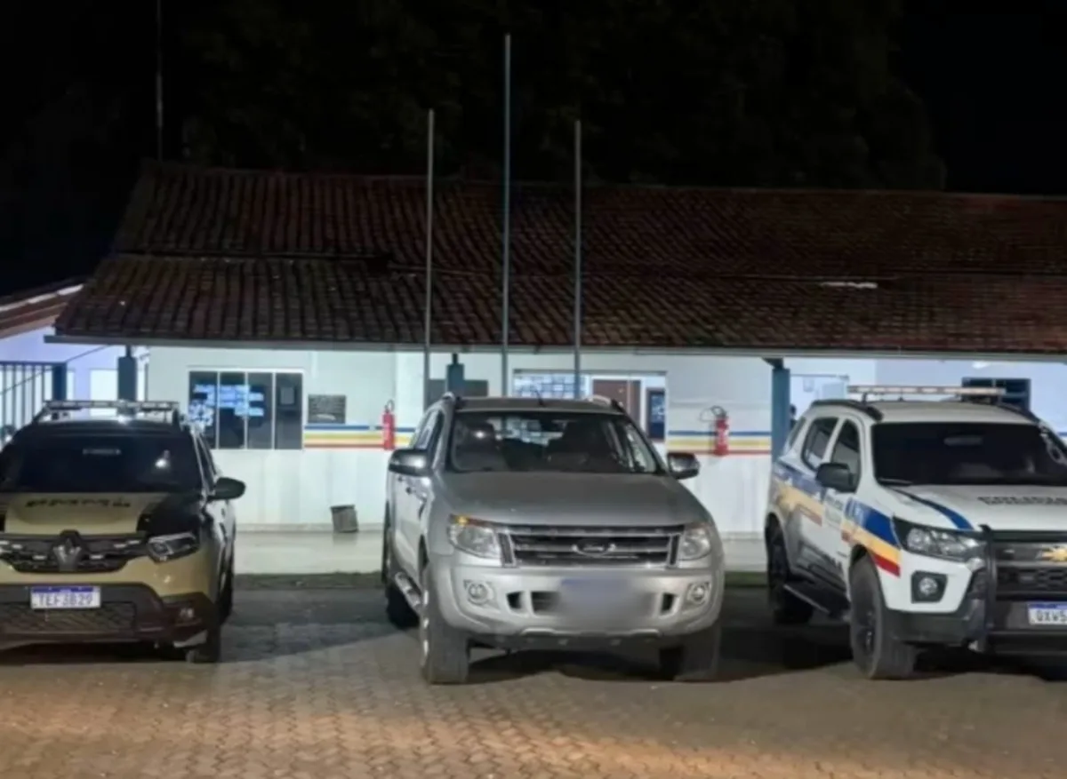 PM prende quatro homens e recupera caminhonete roubada em Várzea da Palma