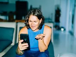 Durch Ragebait in die Hass-Falle: Scrollen bis zum Koller - wie Big Tech mit User-Wut Geld macht